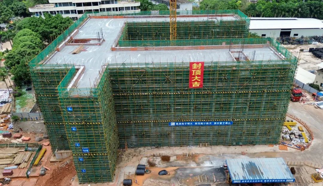 歷時(shí)73天！南寧四十三中2#教學(xué)樓主體結(jié)構(gòu)順利封頂